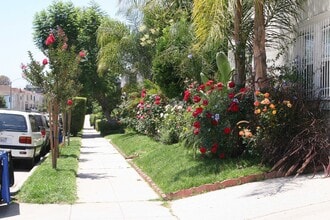 837 Alandele Ave, Unit 837 in Los Angeles, CA - Foto de edificio - Building Photo