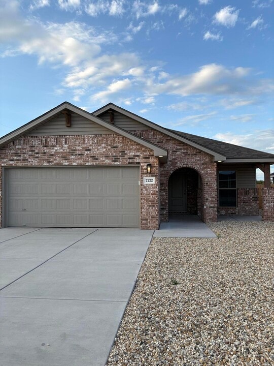 7222 35th St in Lubbock, TX - Building Photo