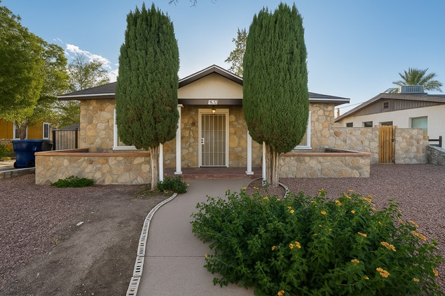 property at 211 N Campbell St