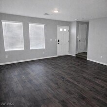 1130 Scarlet Sparrow St in Henderson, NV - Building Photo - Building Photo
