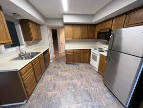 9572 Maple Way, Unit 7 in Indianapolis, IN - Building Photo - Building Photo