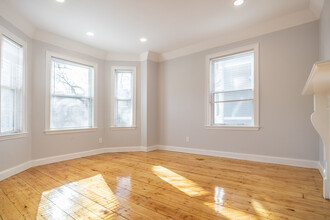 48 Green St, Unit #2 in Boston, MA - Foto de edificio - Building Photo