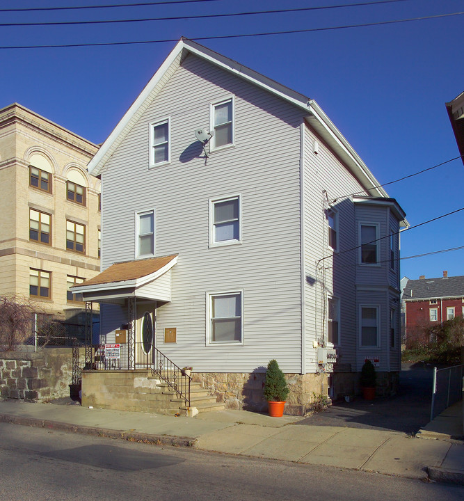 159 High St in Fall River, MA - Foto de edificio