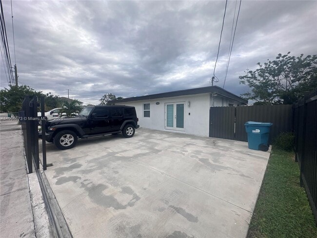 22045 SW 114th Ave in Miami, FL - Building Photo - Building Photo
