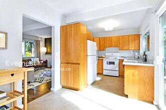 13787 NE 77th Pl in Redmond, WA - Building Photo - Building Photo