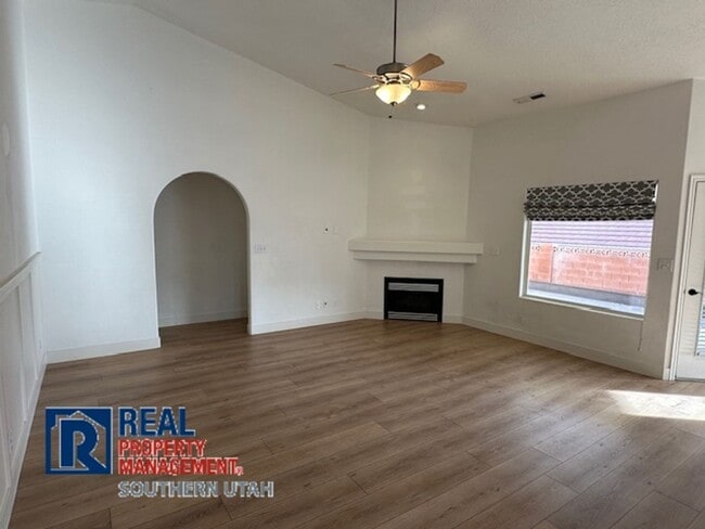82 N 2200 E in Saint George, UT - Building Photo - Building Photo