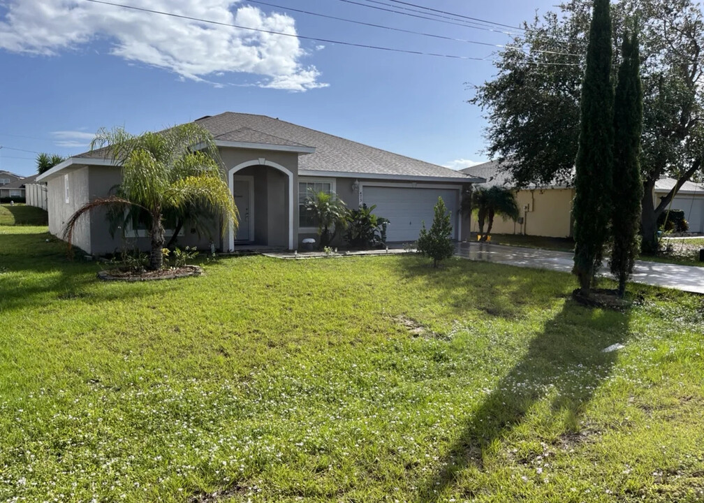 473 Danube Dr in Kissimmee, FL - Building Photo