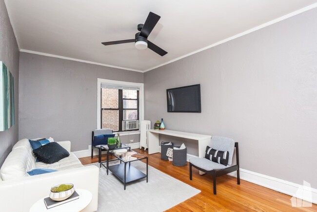 628 W Cornelia Ave, Unit 3W in Chicago, IL - Building Photo - Building Photo