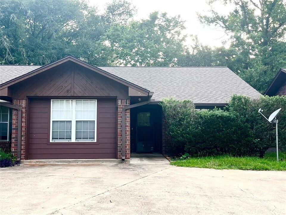 2904 Old Houston Rd in Huntsville, TX - Building Photo