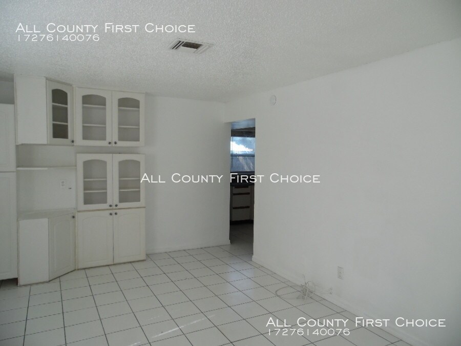 5281 Bamboo Pl-Unit -B in Clearwater, FL - Building Photo