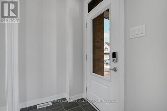 163 Conservancy Dr in Ottawa, ON - Building Photo - Building Photo