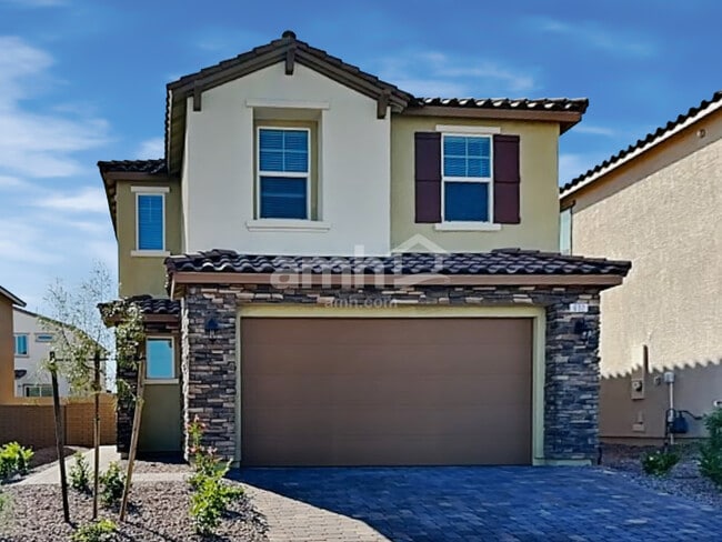 property at 632 N Water St