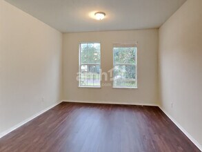 2806 Maple Brook Loop in Lutz, FL - Building Photo - Building Photo