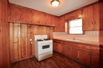 712 W Bridge St in Weatherford, TX - Building Photo - Building Photo