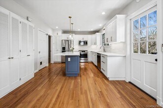 70 Lookout Cir in Larchmont, NY - Building Photo - Building Photo