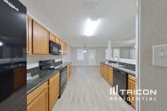 2011 Kalgary Ln in Grand Prairie, TX - Building Photo - Building Photo