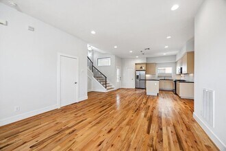 4721 Caroline St in Houston, TX - Building Photo - Building Photo