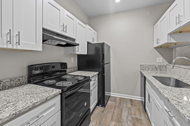 Lake Crossing Apartment Homes in Austell, GA - Building Photo - Building Photo