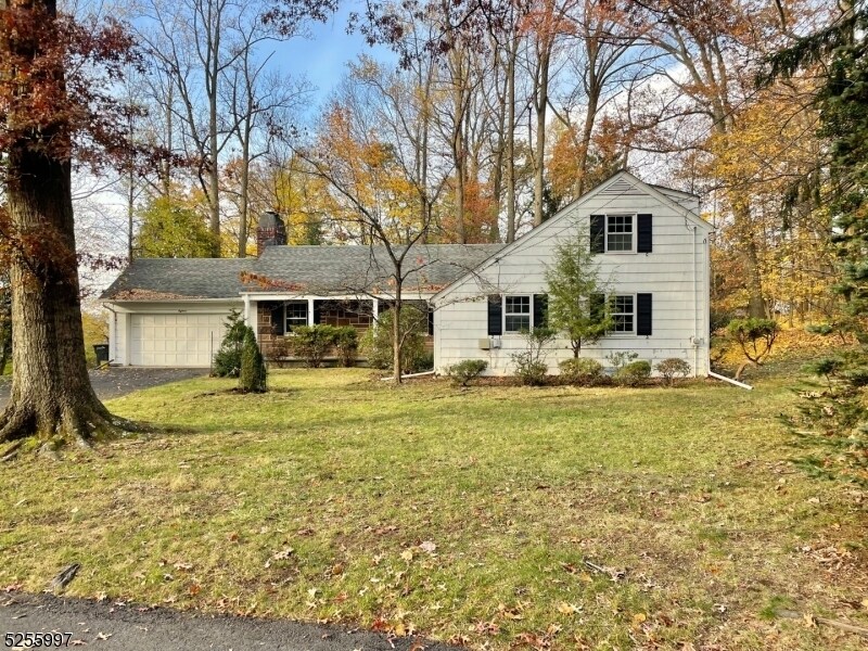 18 Oak Tree Ln in Little Falls, NJ - Building Photo