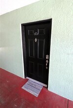 2035 Dixie Belle Dr in Orlando, FL - Foto de edificio - Building Photo