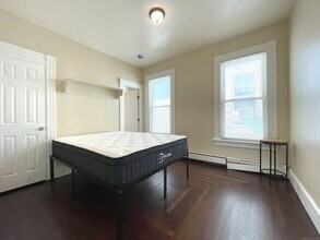 196 Blatchley Ave, Unit 2 in New Haven, CT - Building Photo - Building Photo