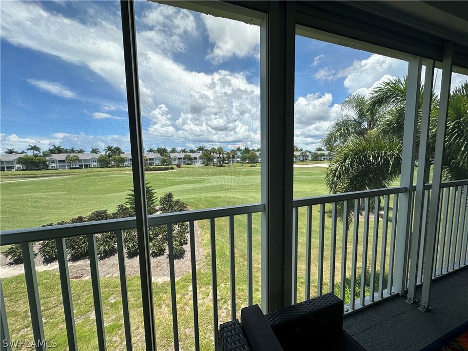 5944 Sand Wedge Ln in Naples, FL - Foto de edificio