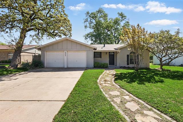 6964 Cox Ln in North Richland Hills, TX - Building Photo