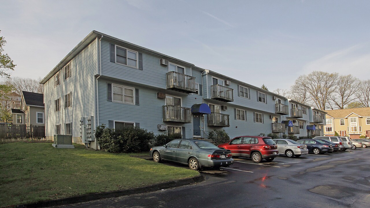 20 Warner Ave in Worcester, MA - Building Photo