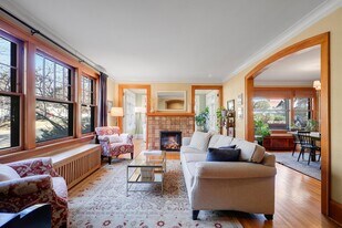 4401 Aldrich Ave S, Unit A in Minneapolis, MN - Building Photo