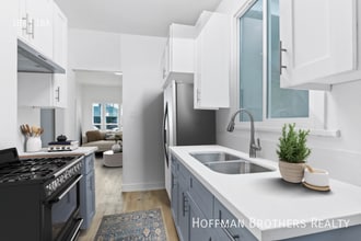 201 Normandie Ave in Los Angeles, CA - Building Photo - Building Photo