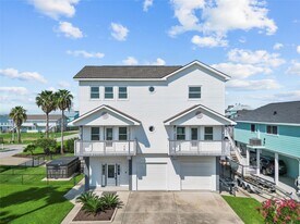 138 Isles End Rd in Tiki Island, TX - Building Photo