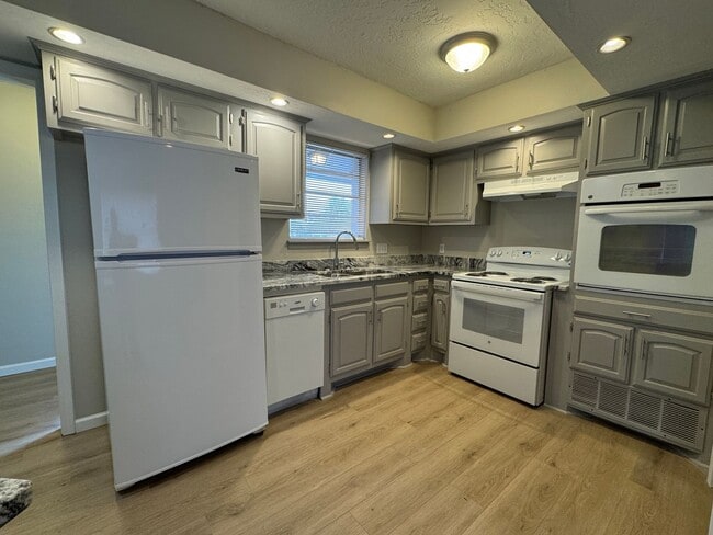 1009 SE Alta Ln in Lawton, OK - Building Photo - Building Photo