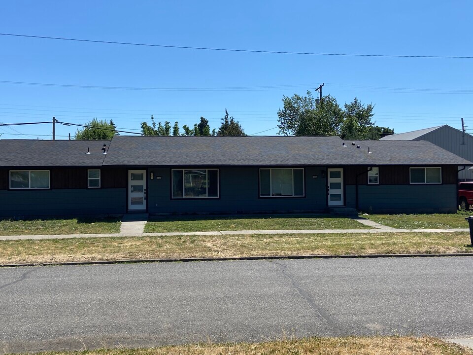 228 E Main St in Goldendale, WA - Building Photo