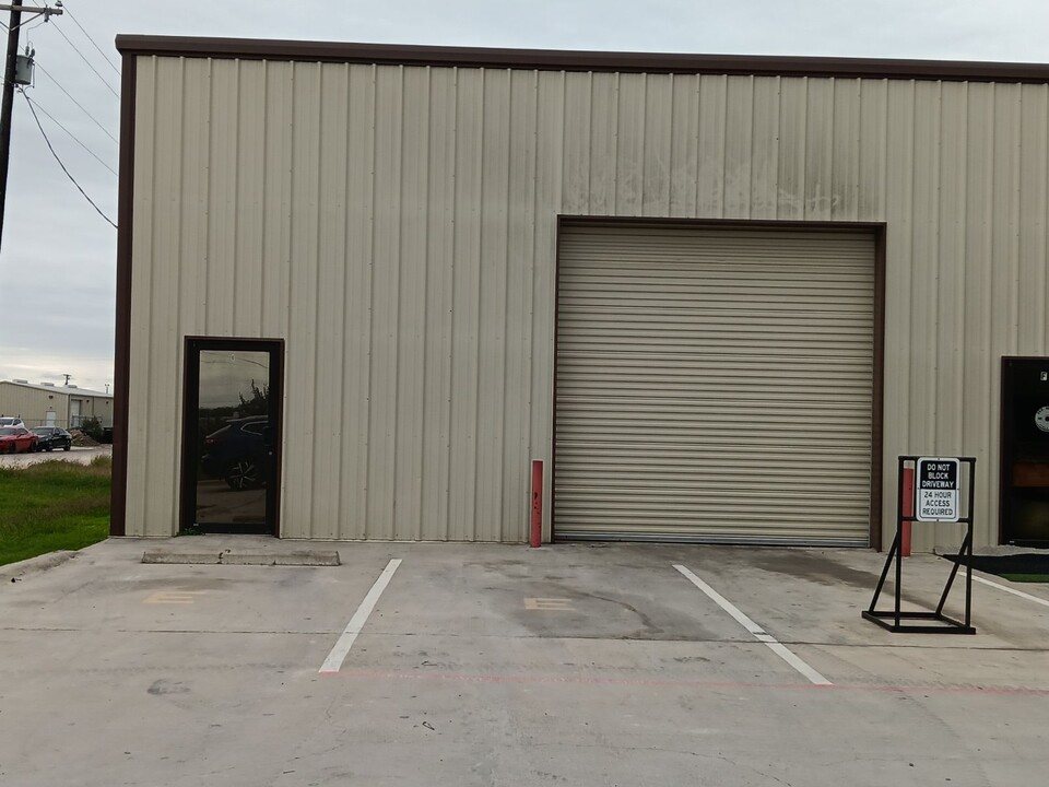 1501 Industrial Dr in Weslaco, TX - Building Photo