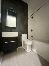 610 Communipaw Ave, Unit 2R in Jersey City, NJ - Building Photo - Building Photo