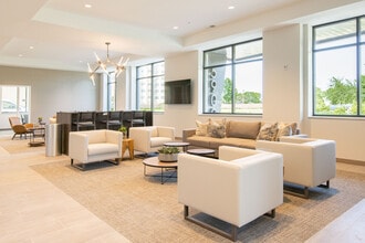 Lake Terrace Apartment in Downtown Kenosha! in Kenosha, WI - Foto de edificio - Interior Photo