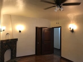 731 1/2 E Broadway in Long Beach, CA - Foto de edificio - Interior Photo