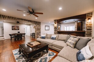 1906 Almand Dr in Bentonville, AR - Building Photo