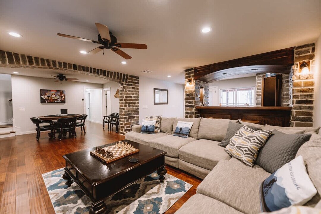 1906 Almand Dr in Bentonville, AR - Building Photo