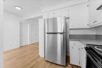 11661 Erwin St in Los Angeles, CA - Building Photo - Building Photo