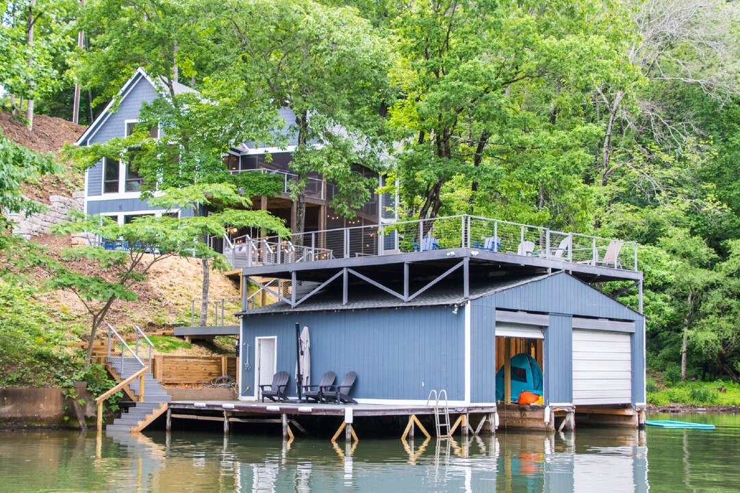 159 Deerwood Dr in Lake Lure, NC - Building Photo