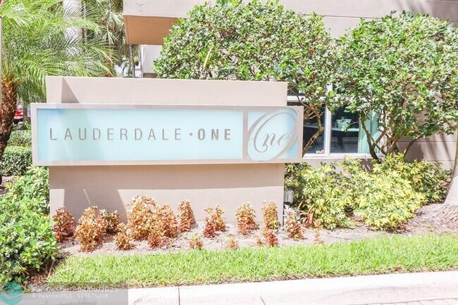 2421 NE 65th St in Fort Lauderdale, FL - Building Photo - Building Photo