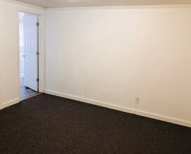 112 S New St in Eden, NC - Foto de edificio - Building Photo