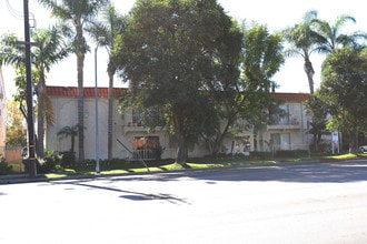Roscoe Place in Canoga Park, CA - Building Photo - Building Photo