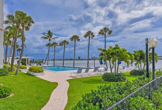 2600 N Flagler Dr in West Palm Beach, FL - Building Photo - Building Photo