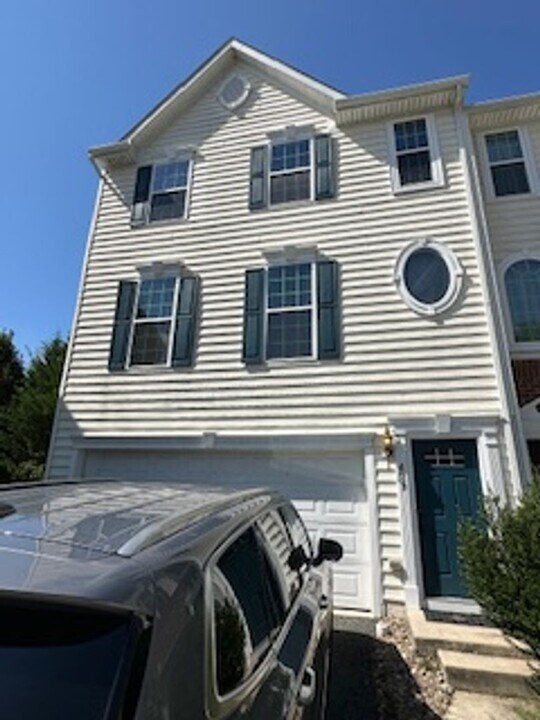 429 Scarecrow Ct in Hockessin, DE - Building Photo