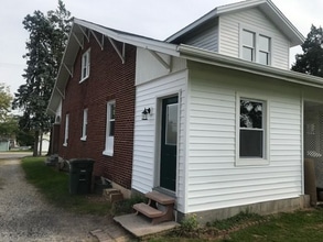 2086 Hilton Ave in Dover, PA - Foto de edificio - Building Photo