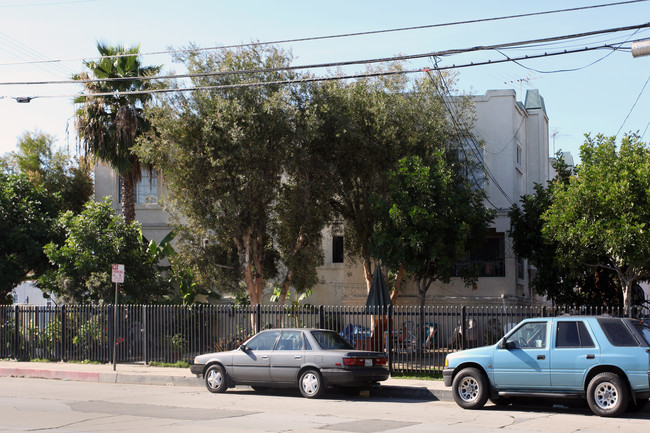 1002 Lewis Ave in Long Beach, CA - Foto de edificio - Building Photo