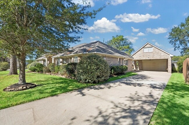 501 Pine Bluff Dr in Friendswood, TX - Building Photo - Building Photo