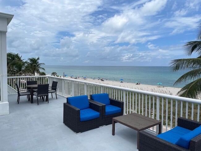 5401 Collins Ave, Unit #614 OCEAN BEACH VIEW in Miami, FL - Building Photo - Building Photo